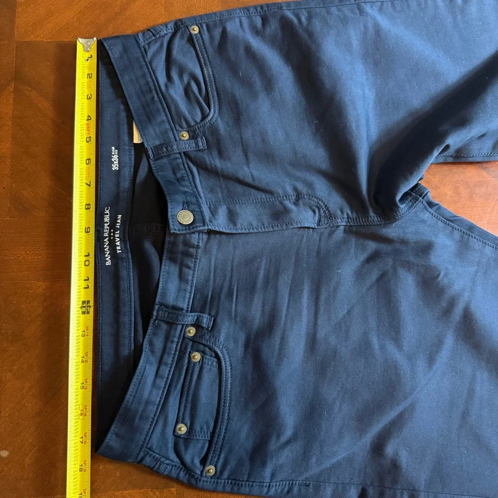 Banana Republic brand banana